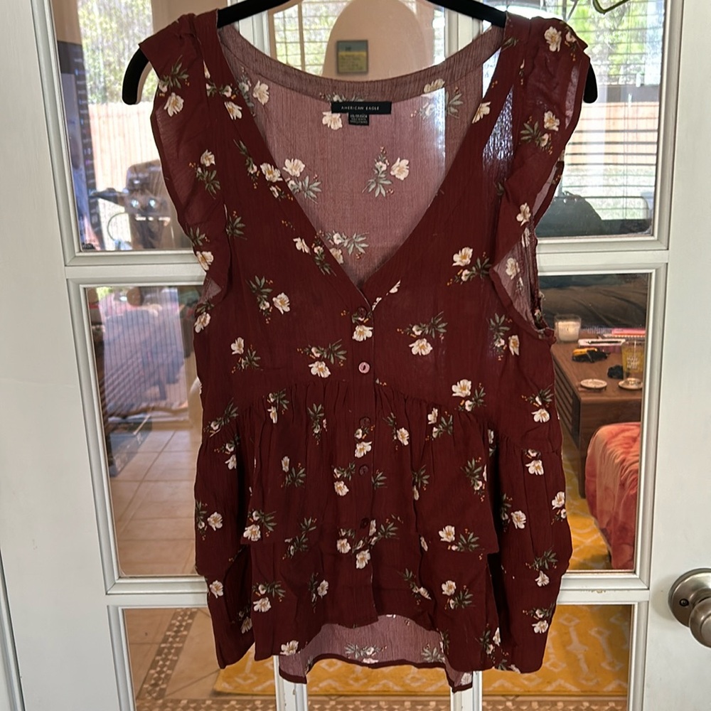 Floral flowy tank top with accent buttons
